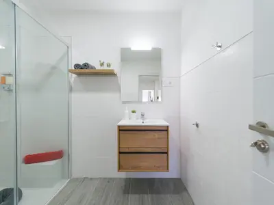 Un baño de LuxuryFlats La Isleta - 2BR - Balcony - Parking - Beach