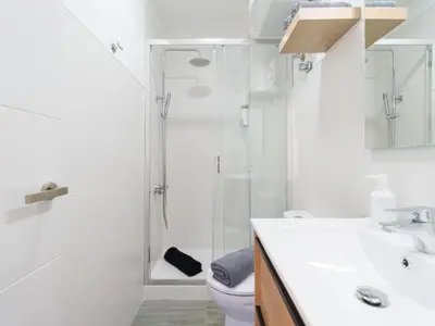 Un baño de LuxuryFlats La Isleta - 2BR - Balcony - Parking - Beach