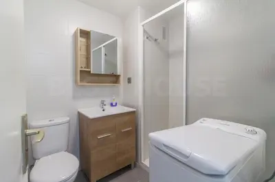 Un baño de Moderno Estudio con terraza en Las Canteras