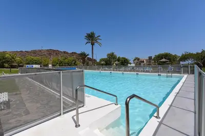 Piscina en o cerca de Bungalow Rocas Rojas 406B by VillaGranCanaria