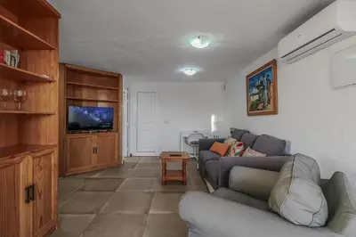 Una televisión o centro de entretenimiento en Casa Lele