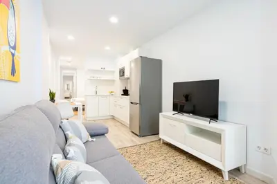 Una televisión o centro de entretenimiento en Famara Suites