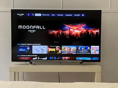 Una televisión o centro de entretenimiento en Spacious 4 Bedrooms apartment for family or several friends