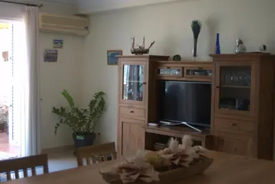 Una televisión o centro de entretenimiento en APARTAMENTO AVDA. LAS ARTES