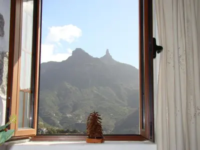 Vista general de una montaña o vista desde la casa o chalet