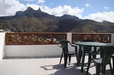 Vista general de una montaña o vista desde la casa o chalet