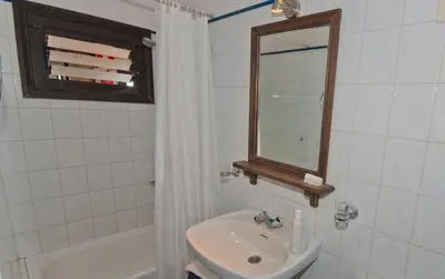 Un baño de Cuevas Morenas