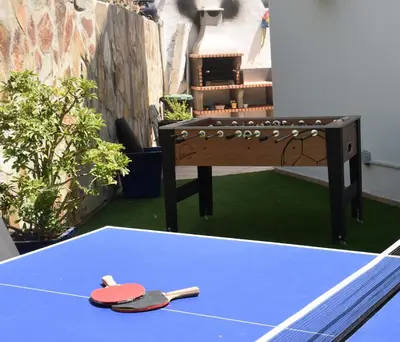 Instalaciones para jugar al ping pong en El Quijote with private heated pool o alrededores