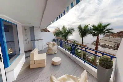 Un balcón o terraza de Modern Designer Apartment