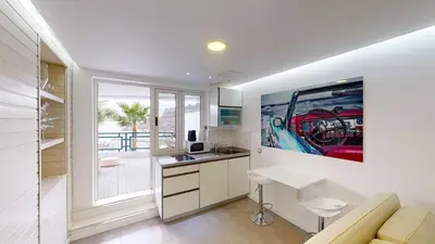 Una cocina o zona de cocina en Modern Designer Apartment