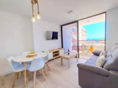 Una televisión o centro de entretenimiento en Delight Holiday Home