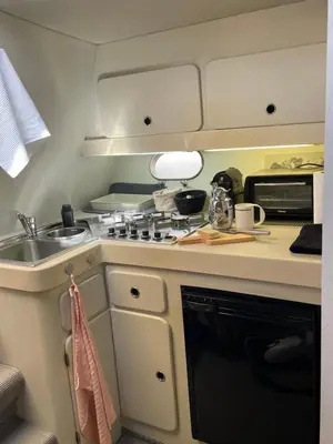 Una cocina o zona de cocina en Boat in Puerto de Mogán