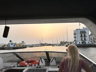 Paisaje cerca de este barco