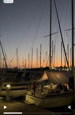 Paisaje cerca de este barco