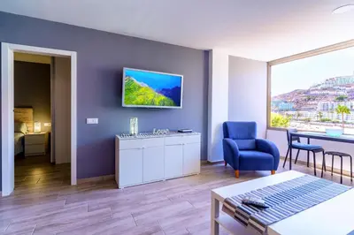 Una televisión o centro de entretenimiento en La Cascada 202