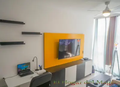 Una televisión o centro de entretenimiento en EL HOGAR DEL MAGEC