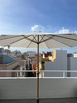 Un balcón o terraza de Ático a 200 metros de la playa
