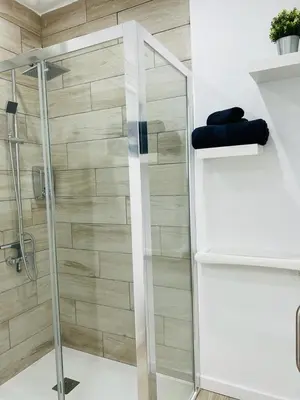 Un baño de Coqueto apartamento a 50 metros de la playa
