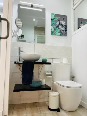 Un baño de Coqueto apartamento a 50 metros de la playa