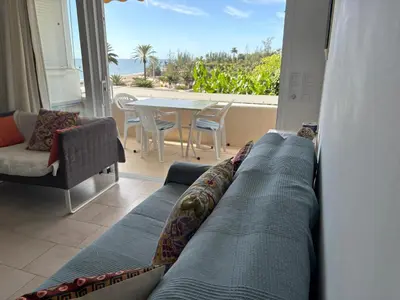 Zona de estar de Holiday apartment with direct sea promenade access