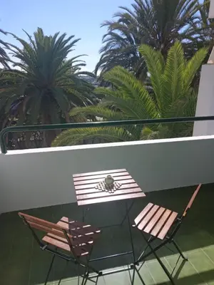 Un balcón o terraza de Surycan Tropical Garden Apartment
