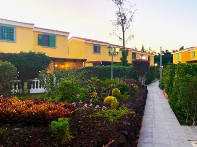 Jardín al aire libre en Bungalow Los Parrales 17