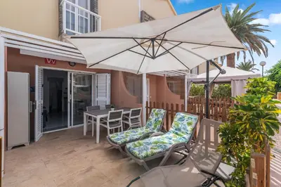 Un balcón o terraza de Home2Book Cozy Duplex Green Oasis Maspalomas