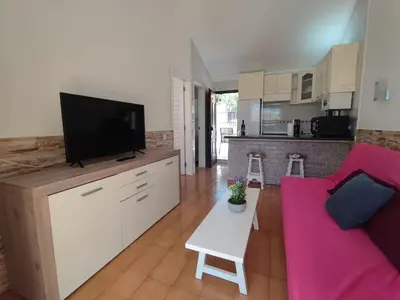 Una cocina o zona de cocina en Bungalow Santa Fe en Playa del Inglés