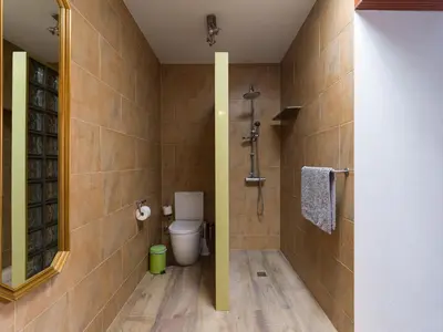 Un baño de Beautiful beach house in traditional Canarian style