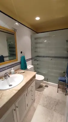Un baño de APARTAMENTO PRIMERA LINEA 