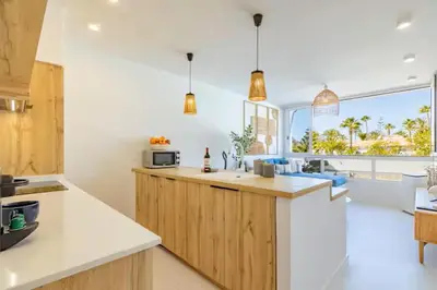 Una cocina o zona de cocina en HORIZON VACATION HOME - Aloe 112