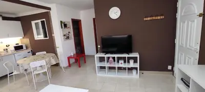 Una televisión o centro de entretenimiento en Casa TINGUARO
