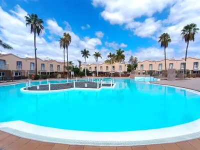 Piscina en o cerca de Green Oasis Maspalomas garden 11