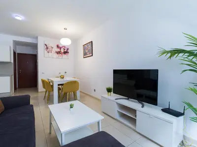 Una televisión o centro de entretenimiento en Montevideo By CanariasGetaway