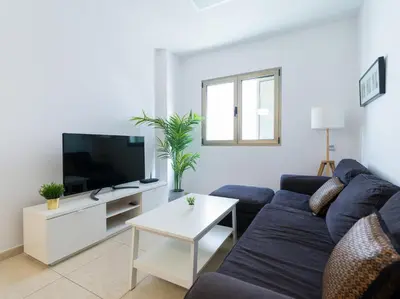 Una televisión o centro de entretenimiento en Montevideo By CanariasGetaway
