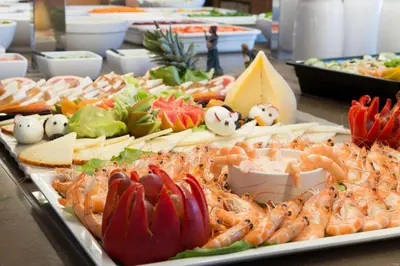 Comida en o cerca de este hotel