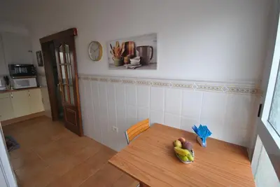 Una cocina o zona de cocina en PLAYA DEL NORTE VIVIENDA VACACIONAL