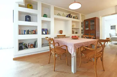 Biblioteca en el apartamento