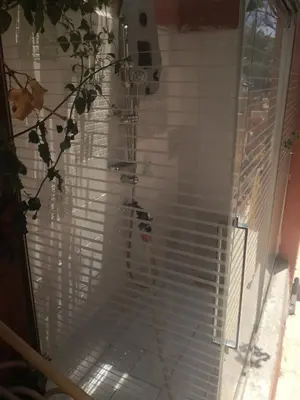 Un baño de Flor de Loto Romantic Woodhouse casita camping