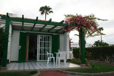 Jardín al aire libre en Bungalows Campo Golf