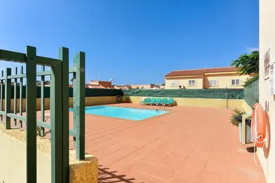 Piscina en o cerca de Bungalow Sonnenland Los Tinos II by VillaGranCanaria
