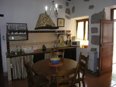 Una cocina o zona de cocina en Vivelorural Casa Saulo 2, local charm in Agüimes