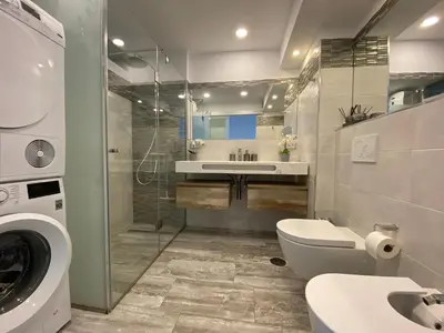 Un baño de First Beachline Deluxe with Garden and Terrasse in Sun Club