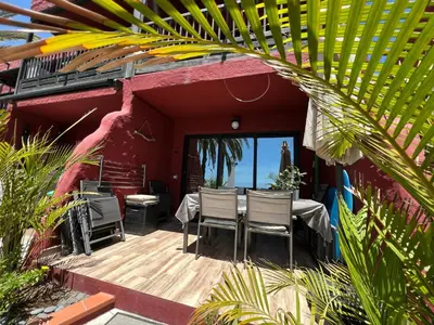 Un balcón o terraza de First Beachline Deluxe with Garden and Terrasse in Sun Club