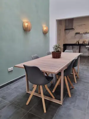 Una cocina o zona de cocina en Compass House