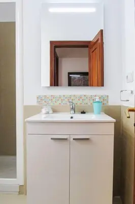 Un baño de Luminoso y acogedor