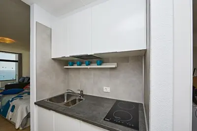 Una cocina o zona de cocina en Ocean View Apartment