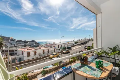Un balcón o terraza de Your Happy Place Private Parking
