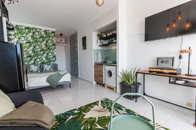 Una cocina o zona de cocina en Your Happy Place Private Parking