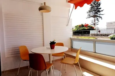 Un balcón o terraza de Apartment with large terrace, 10 meters from Playa de las Burras